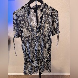 Rue21 Black and White Damask V-Neck Short Sleeve Sheer Blouse